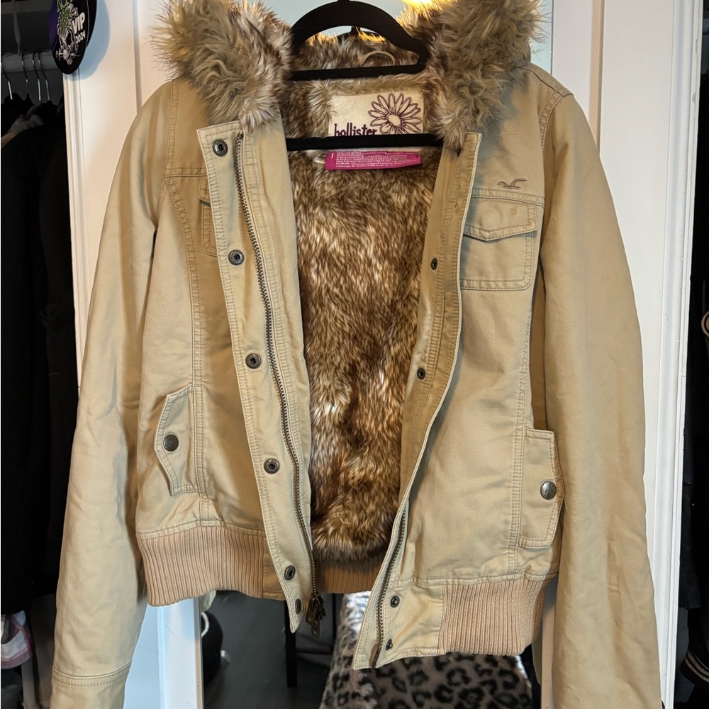 SOLD! Vintage Y2k Hollister Women's Tan Cargo Jacket Faux Fur Lined Grail